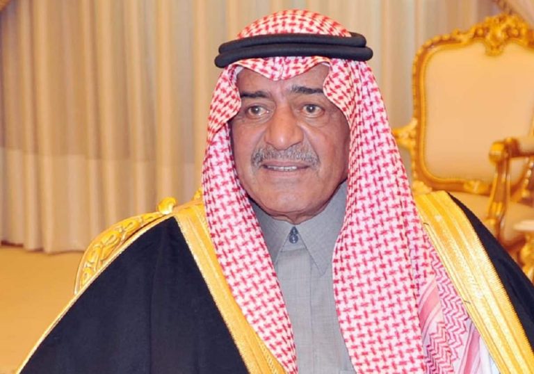 إطلالة جديدة وغريبة للأمير مقرن بن عبد العزيز.. ماذا يفعل برفقة الصقور في لندن؟ إطلالة جديدة وغريبة للأمير مقرن بن عبد العزيز.. ماذا يفعل برفقة الصقور في لندن؟
