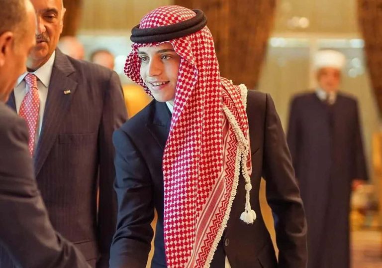 الأمير هاشم بن عبدالله الثاني.. أول صور له أثناء أدائه القسم نائبا للملك (شاهد) الأمير هاشم نائب الملك