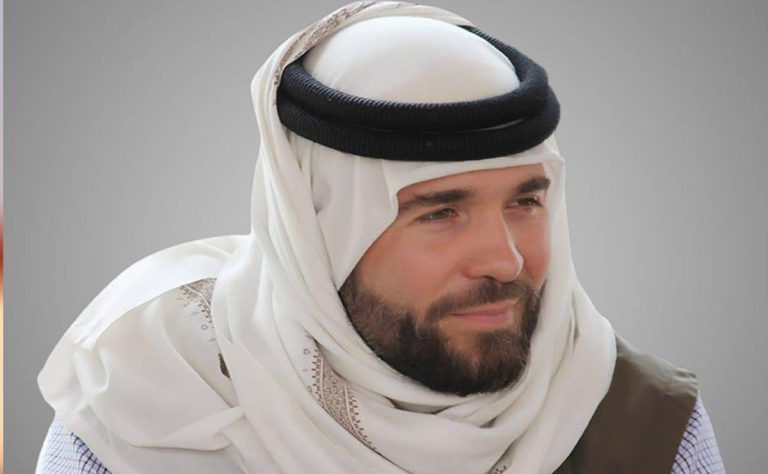 لماذا يرفض الأمير هاشم بن الحسين السير على السجاد الأحمر؟!.. الحقيقة ستصدمك! (شاهد)