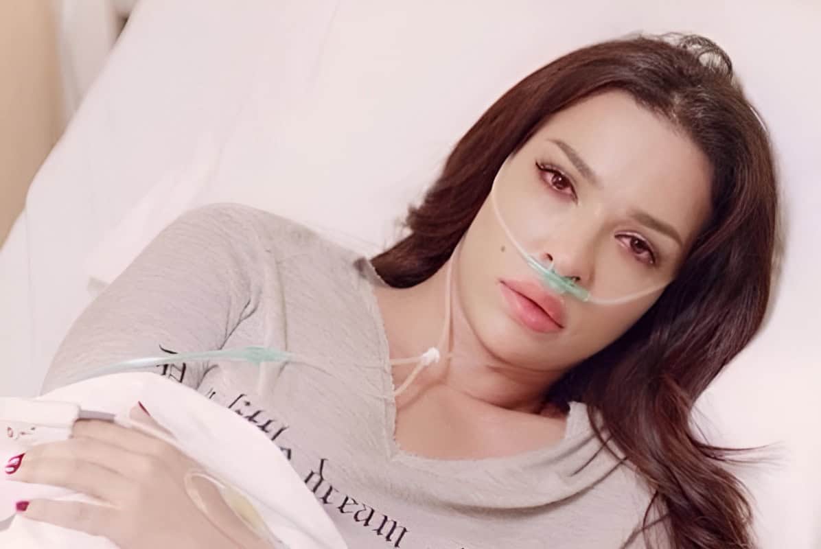 الاعتداء على نادين نجيم ونقلها إلى المستشفى.. هذا ما حدث بالتفصيل (شاهد) الاعتداء على نادين نجيم ونقلها إلى المستشفى.. هذا ما حدث بالتفصيل (شاهد)