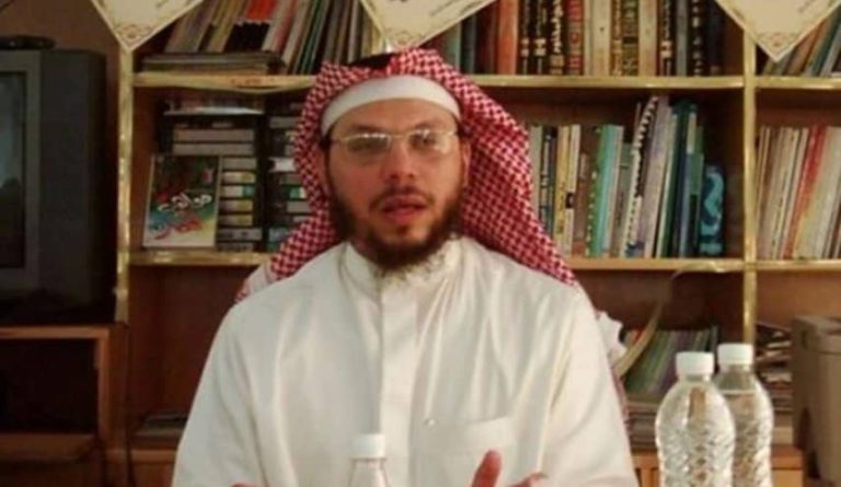 إصابة داعية سعودي شهير متهم بقلب نظام الحكم بجلطة حادة داخل سجن جدة الدكتور "سعود الهاشمي"