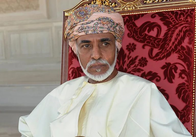 سرير السلطان قابوس وآية قرآنية داخل طائرته التي جاب بها العالم (فيديو) سرير السلطان قابوس وآية قرآنية داخل طائرته التي جاب بها العالم
