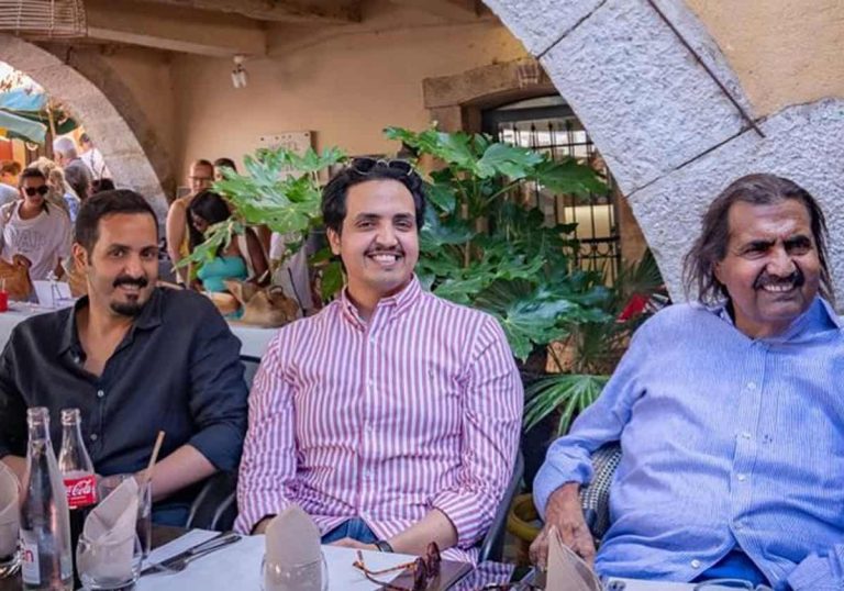 إطلالة كاجوال لوالد أمير قطر تلفت الأنظار بأحدث ظهور.. وثقتها ابنته المياسة