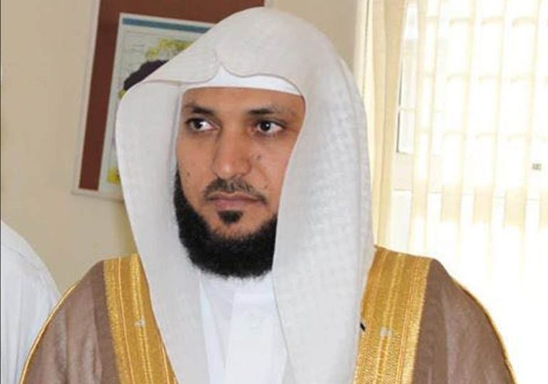 إمام الحرم ماهر المعيقلي يثير قلق المصلين.. هذا ما جرى وهكذا أنقذ “السديس” الموقف (شاهد) إمام الحرم ماهر المعيقلي يثير قلق المصلين.. هذا ما جرى وهكذا أنقذ "السديس" الموقف