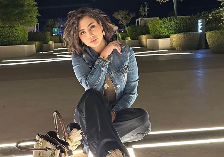 العمانية لينا خالد تخطف الأضواء بإطلالة جريئة أبرزت أنوثتها (شاهد)