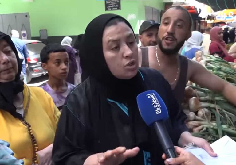 مغربية فاض بها الكيل تنطق بالمحظور في مملكة محمد السادس