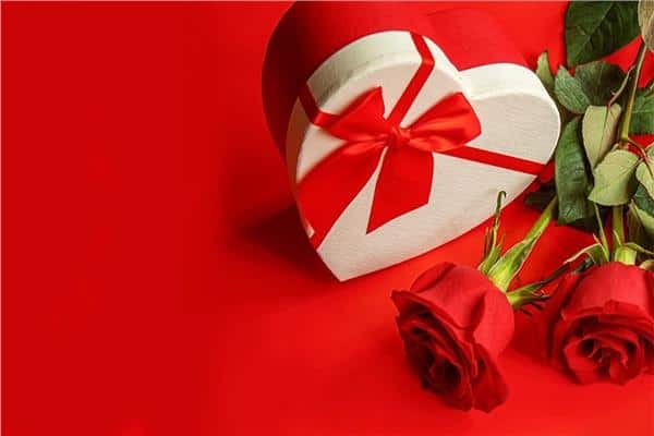 وزير مازح اللبنانيين بـِ‘خفّفوا تبويس‘ .. فردّوا عليه:‘ما لقيت تمنع البوس الا قبل الفالنتاين‘! الفلانتين