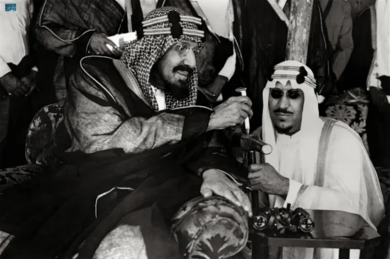 حقائق مثيرة عن قيامة السعودية وسقوط مملكة الحجاز وتفكك الخلافة الاسلامية الملك عبدالعزيز