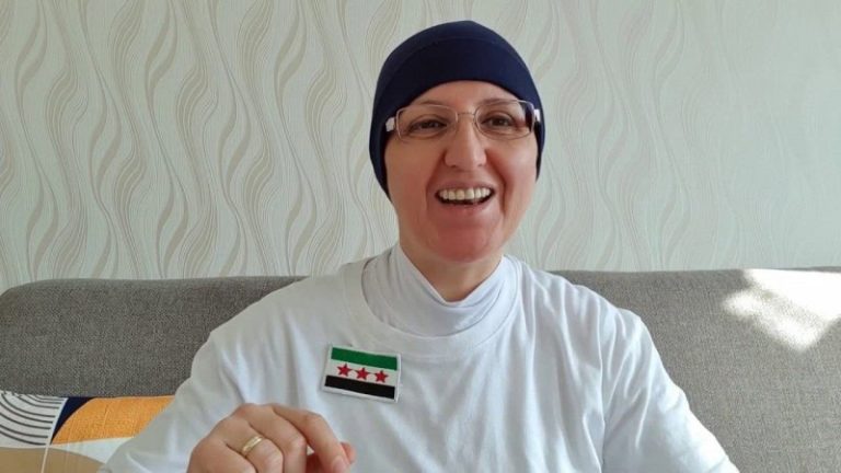 مكاملة بالتوك بين معارضة سورية وإعلامي مؤيد للنظام يثير جدلاً واسعا على مواقع التواصل الناشطة السورية المعارضة ميسون