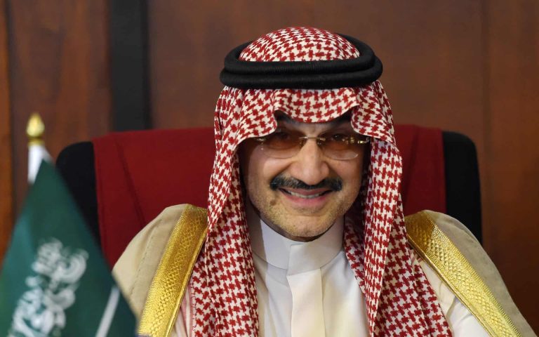 نيمار سعيد برؤية الوليد بن طلال وضحكات متبادلة في أول لقاء بينهما (فيديو) الوليد بن طلال