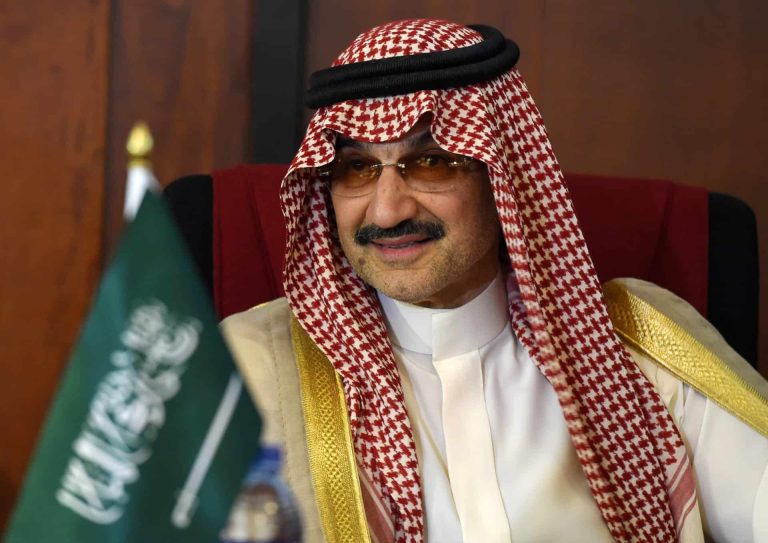 بعد تمويله صفقة بونو.. هل يعود الوليد بن طلال لزعامة الهلال السعودي؟ الوليد بن طلال