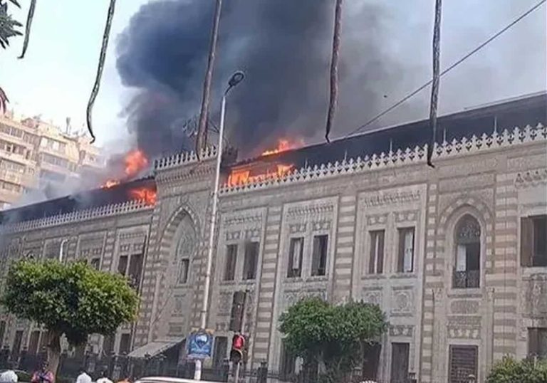 هل يقف وراءه الوزير جمعة؟.. حريق وزارة الأوقاف اندلع في غرفة الأوراق السرية (فيديو) هل يقف وراءه الوزير جمعة؟.. حريق وزارة الأوقاف اندلع في غرفة الأوراق السرية