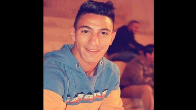 “يا أم رائد لاقينا وبالزغروطة حيينا” هكذا استقبلت والدة الشهيد الفلسطيني “رائد الصالحي” نبأ استشهاد نجلها رائد الصالحي