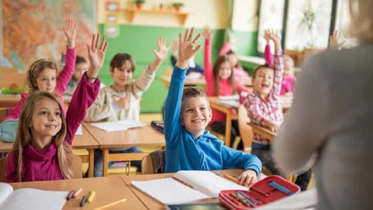 سؤال يجب ألا يُطرح على الأطفال عند العودة إلى المدرسة