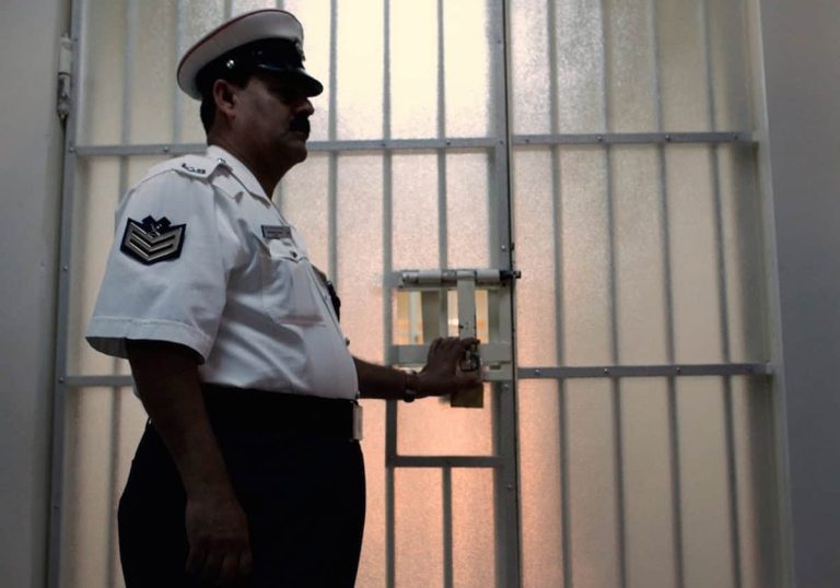 إضراب جماعي عن الطعام للمعتقلين يربك ملك البحرين.. وكالة أمريكية كشفت التفاصيل