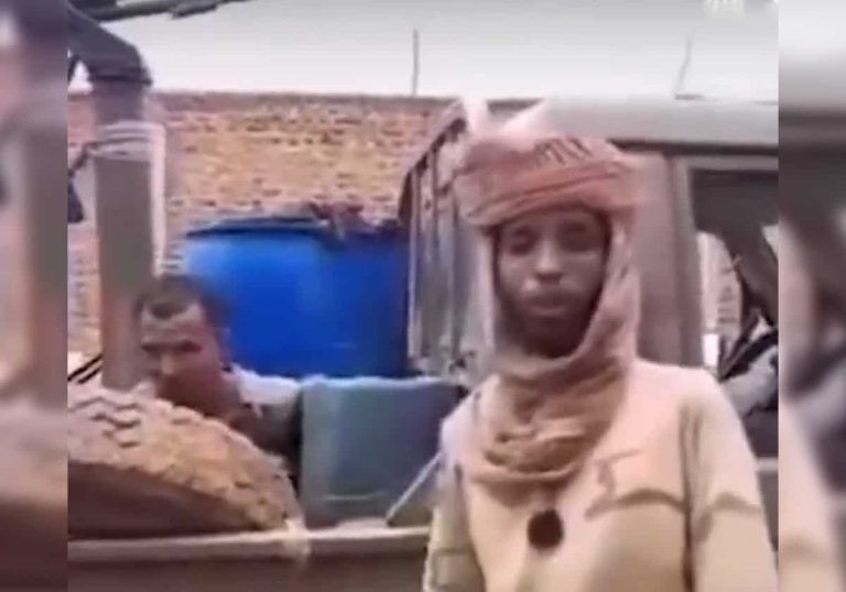 عنصر استخبارات مصري في قبضة الدعم السريع.. فيديو خطير ووصلة سباب للسيسي عنصر استخبارات مصري في قبضة الدعم السريع.. فيديو خطير ووصلة سباب للسيسي