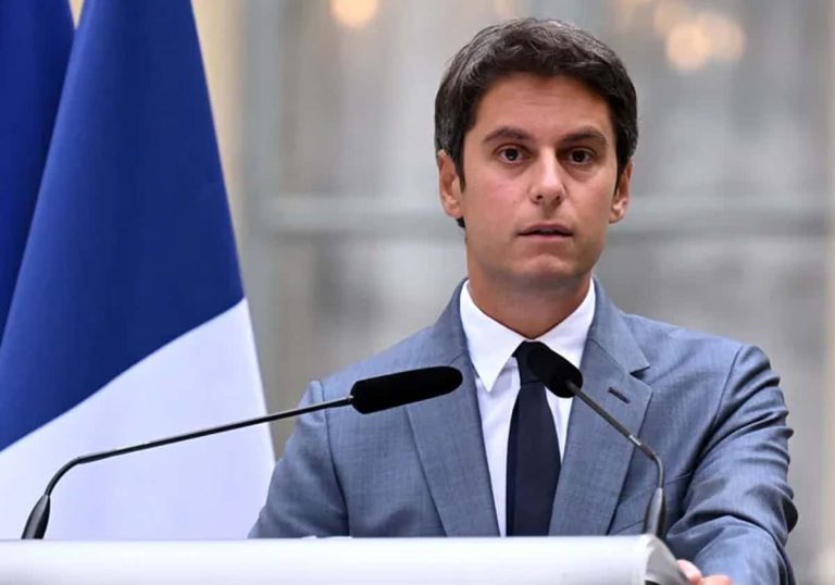 وزير التربية الفرنسي الشاذ ذو الأصول التونسية يمنع ارتداء العباءة لطالبات المدارس وزير التربية الفرنسي غابريال أتال