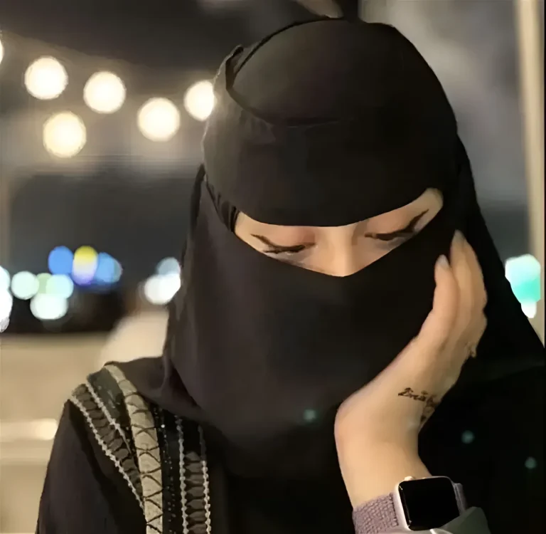 فضيحة في الكويت.. هذا ما حدث مع سيدة في حمام النساء في البنك وهرعت للشرطة