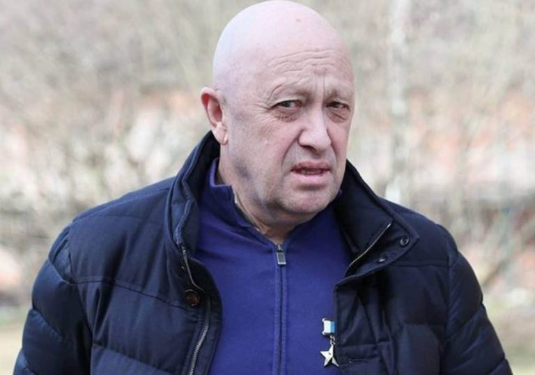 أشخاص غرباء صعودا لطائرة يفغيني بريغوجين قبل تحطمها.. من هم ولماذا سُمح لهم؟