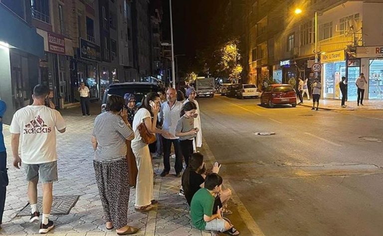 لحظة وقوع زلزال ملاطيا الذي أثار الرعب في تركيا (فيديو) لحظة وقوع زلزال ملاطيا الذي أثار الرعب في تركيا (فيديو)