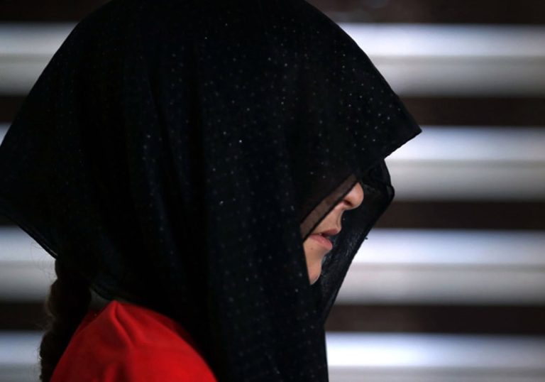 السجن لألمانية تركت طفلة تموت عطشا في العراق.. تفاصيل صادمة