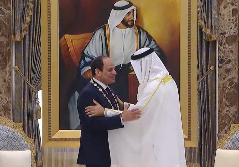 محمد بن زايد ينتقم من أكاديمي بارز انتقد السيسي.. دخل عامه الـ9 في سجون الإمارات