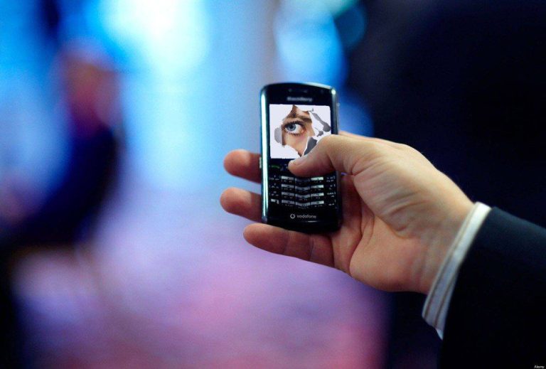 مصير وهوية شخصين تلصصا على السيدات داخل حمام أحد بنوك الكويت بطريقة ذكية (فيديو) مصير وهوية شخصين تلصصا على السيدات داخل حمام أحد بنوك الكويت بطريقة ذكية (فيديو)