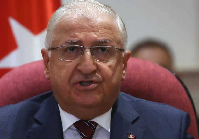 وزير الدفاع التركي مخاطباً الأسد بحدة: تحلى بالعقل وما تريده لن يحدث ولا يمكن تخيله حتى!
