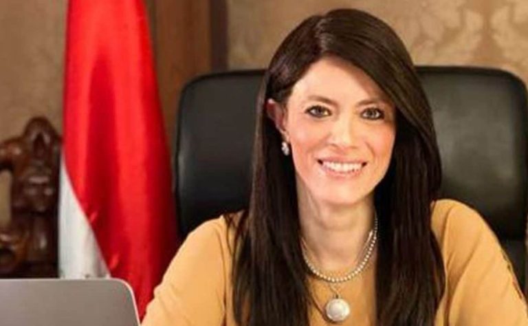 تعيين وزيرة مصرية في بنك خليجي براتب ضخم يثير أزمة في مصر وتحرك برلماني