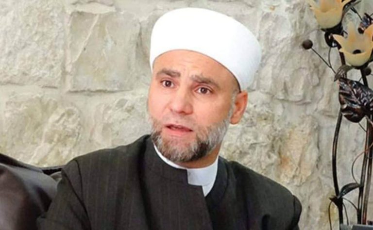 وفاة مأمون رحمة.. “الشيخ الشبيح” الذي دنس منبر الجامع الأموي لإرضاء الأسد وفاة مأمون رحمة.. "الشيخ الشبيح" الذي دنس منبر الجامع الأموي لإرضاء الأسد
