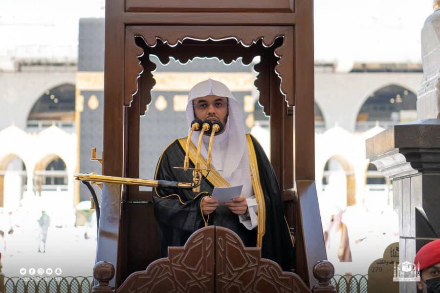 ياسر الدوسري خطيبا في المسجد الحرام
