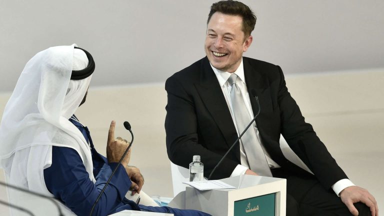 بسبب خبر عن السعودية .. إيلون ماسك يُكذّب “وول ستريت جورنال” فماذا نشرت؟! إيلون ماسك كذب خبر وول ستريت جورنال عن محادثات مع السعودية لإنشاء مصنع للسيارات الكهربائية