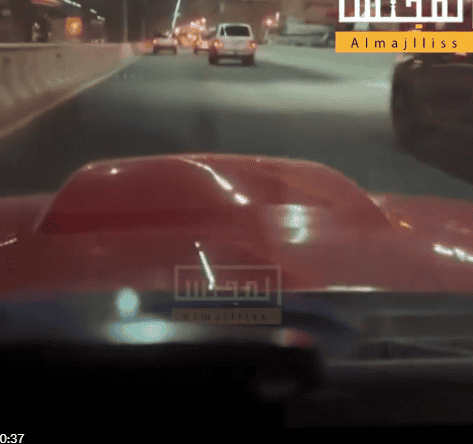 فيديو جديد لكويتي بصقت عليه فتاة بعد احتكاك مروري.. هل تلفظت بكلمات مخلة؟ فيديو جديد لكويتي بصقت عليه فتاة بعد احتكاك مروري.. هل تلفظت بكلمات مخلة؟
