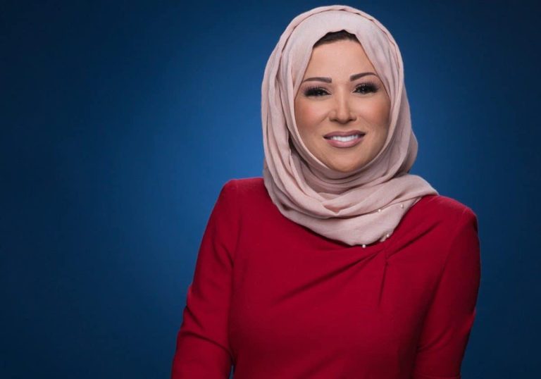 خديجة بن قنة كما لم تشاهدها من قبل في "قفشات من داخل غرفة المكياج"