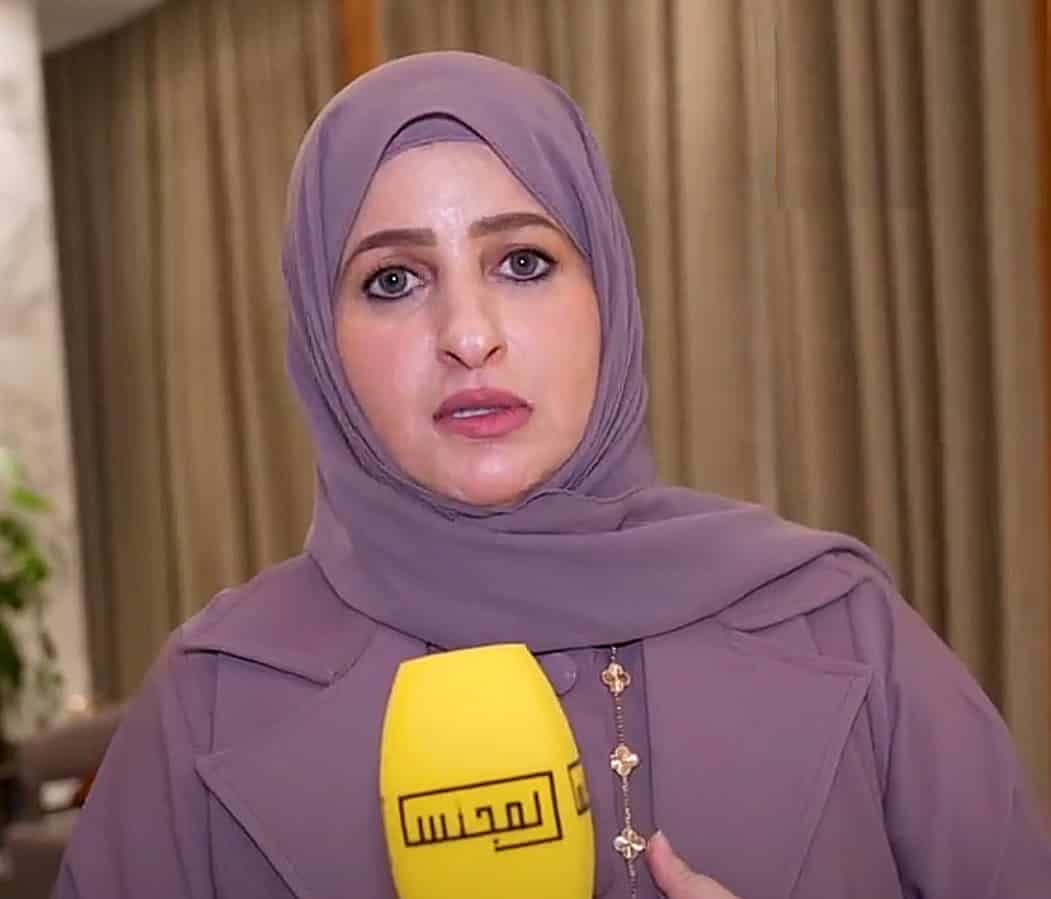 أكاديمية كويتية تنتقد قرار جامعة الكويت إلغاء الاختلاط: “العمرة والحج فيها اختلاط” (فيديو) الدكتورة عهود ناصر الهاجري تنتقد قرار جامعة الكويت إلغاء الاختلاط