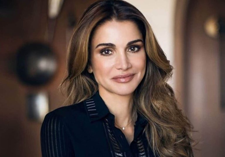 الملكة رانيا في مكتبها الخاص.. هكذا تقضي يومها في العمل