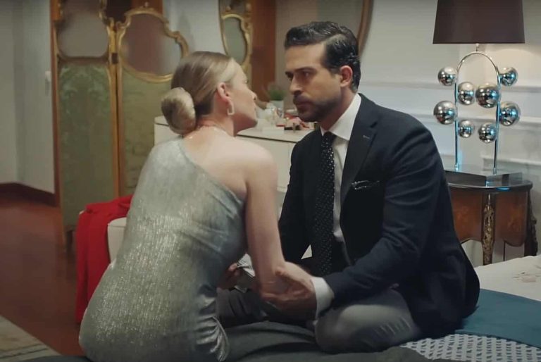 باميلا الكيك بالبكيني والقبلة الحارة مع محمود نصر تثير جدلاً واسعاً (شاهد) قبلة باميلا الكيك ومحمود نصر في مسلسل كريستال