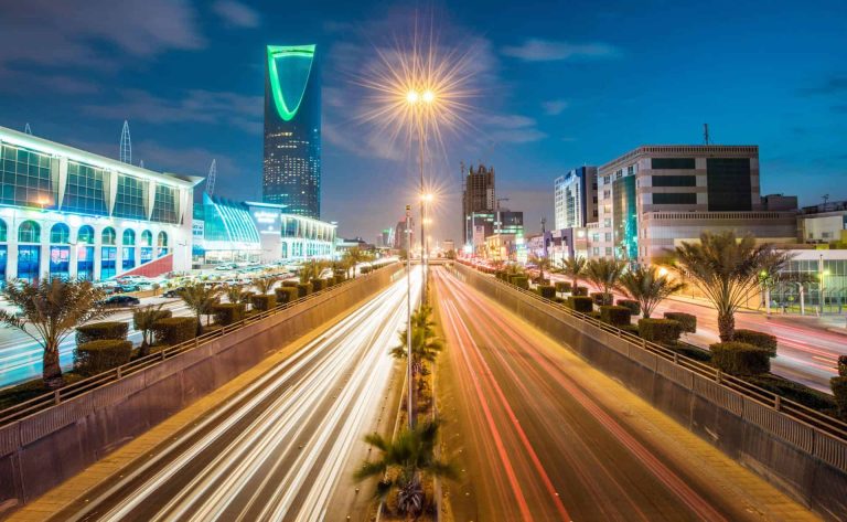 تريد السعودية الحصول على أكبر قرض في أوروبا والشرق الأوسط وأفريقيا