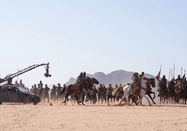 "نيوم" تحتضن تصوير فيلم "عنترة" بقيادة سايمون ويست وفريق إنتاج عالمي