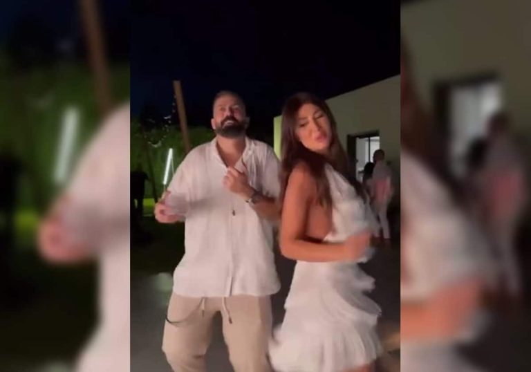 هبة نور في وصلة رقص مثيرة على أنغام “بلبطة”.. هكذا حاولت ستر صدرها دون جدوى (شاهد) هبة نور في وصلة رقص مثيرة على أنغام "بلبطة".. هكذا حاولت ستر صدرها دون جدوى