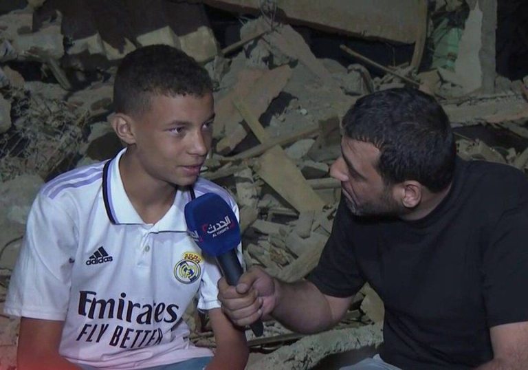 ريال مدريد يبحث عن طفل مغربي فقد عائلته في الزلزال المدمر! (شاهد) عبدالرحيم أوحيدا .. ريال مدريد يبحث عن طفل مغربي فقد عائلته في الزلزال