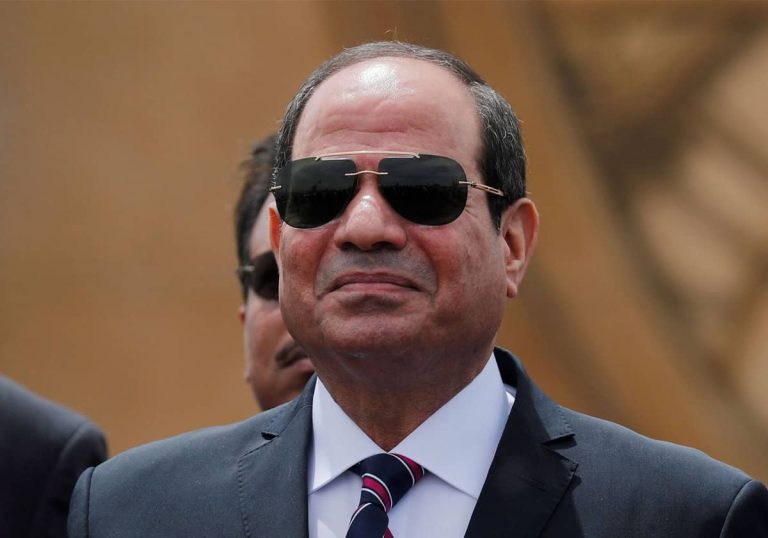 الكفيل المصري.. السيسي يتخبط في ظل انهيار الاقتصاد وقرار جديد يثير السخرية الكفيل المصري.. السيسي يتخبط في ظل انهيار الاقتصاد وقرار جديد يثير السخرية