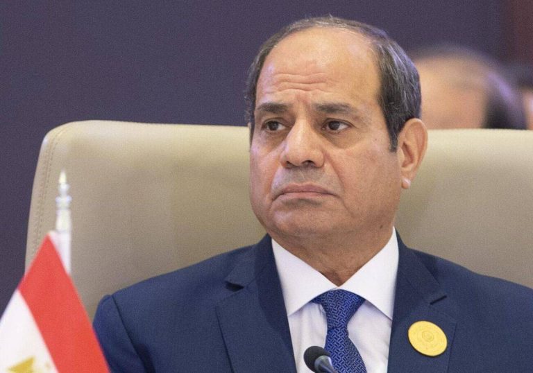 بلومبيرغ تؤكد عجز السيسي عن سداد ديون مصر وتوضح أثر ذلك على المستثمرين عبد الفتاح السيسي