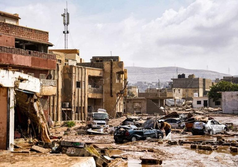 فيديو مأساوي لعائلة ليبية توثق لحظاتها الأخيرة قبل أن تلتهمها فيضانات درنة فيديو مأساوي لعائلة ليبية توثق لحظاتها الأخيرة قبل أن تلتهمها فيضانات درنة
