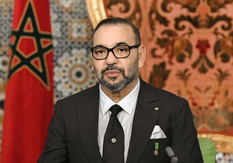 إعلام فرنسي يسخر من رد فعل محمد السادس على الزلزال.. شمبانيا وتشبث بكرسي العرش