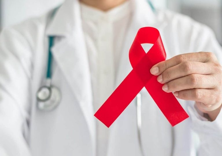 مأساة شابة عُمانية تزوجت قبل أشهر وحملت واكتشفت إصابتها بـ "الإيدز" من زوجها