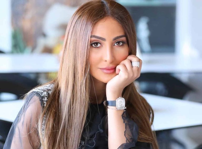 نور الغندور فعلتها وظهرت بالمايوه لأول مرة.. هل تقصد إثارة إعجاب جورجينا؟ (فيديو) نور الغندور فعلتها وظهرت بالمايوه لأول مرة.. هل تقصد إثارة إعجاب جورجينا؟ (فيديو)