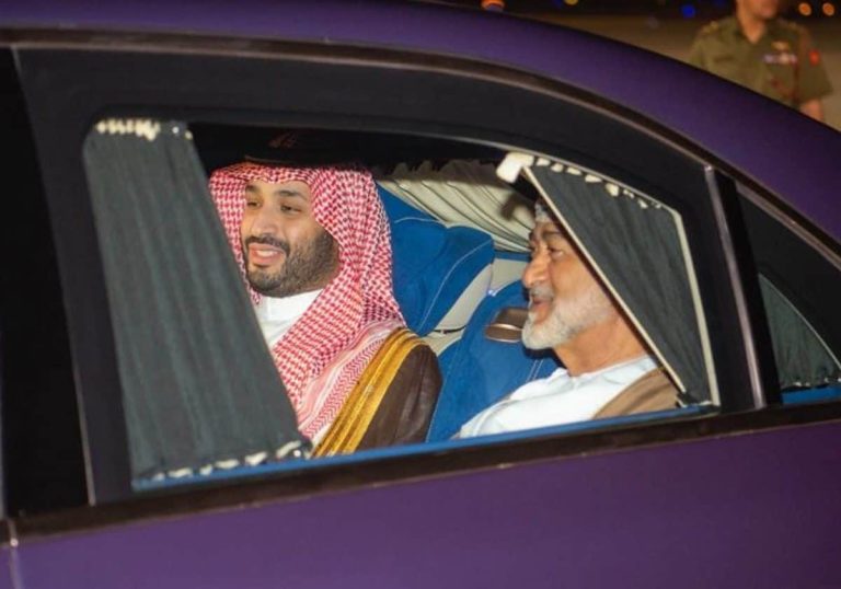 محمد بن سلمان في صلالة قريبا.. ما سر الزيارة المفاجئة ولقائه السلطان هيثم؟