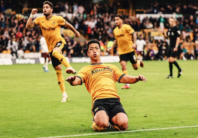 مانشستر سيتي يتلقى الخسارة الأولى أمام وولفرهامبتون في الدوري الإنجليزي (شاهد) نجوم وولفرهامبتون