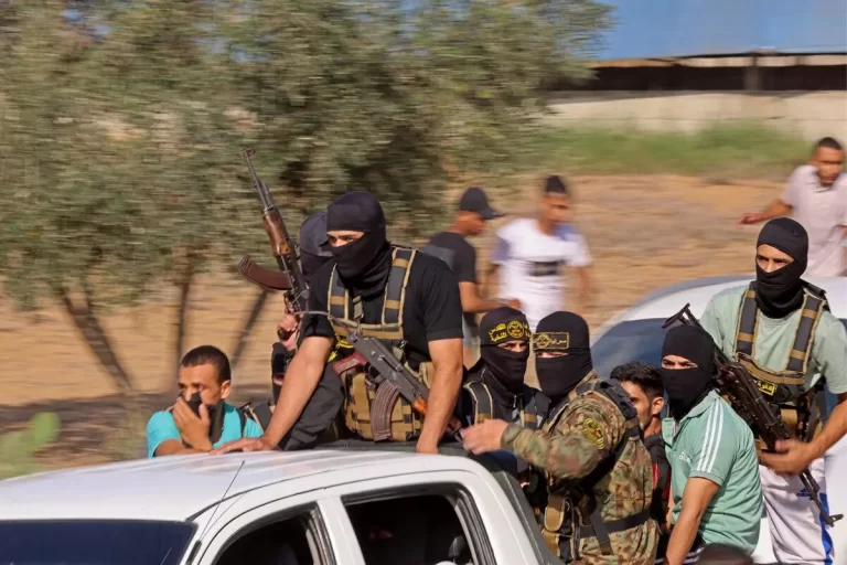 طوفان الأقصى.. القسام تبث مشاهد جديدة لتفجير واجتياز السياج الحدودي شرقي خان يونس